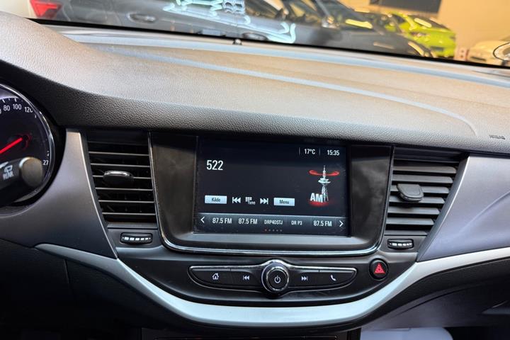 Hvid Opel Astra fra 2019
