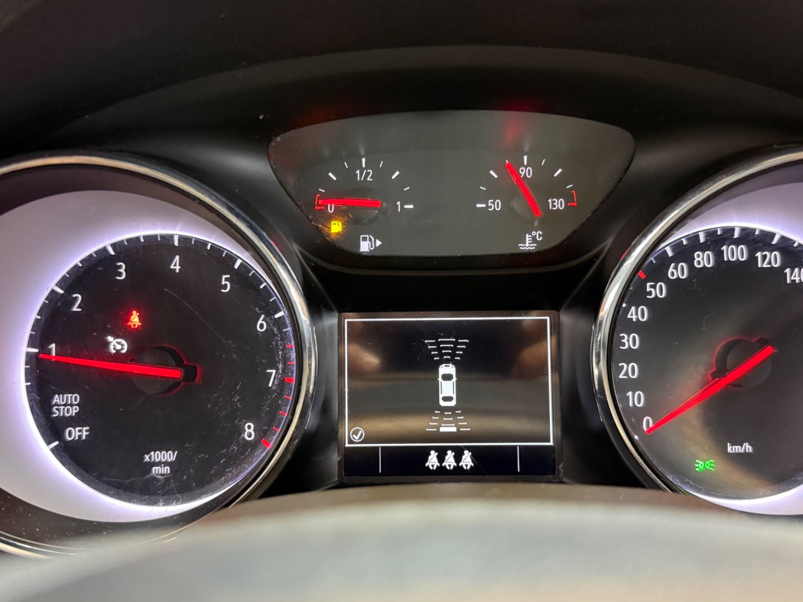 Hvid Opel Astra fra 2019