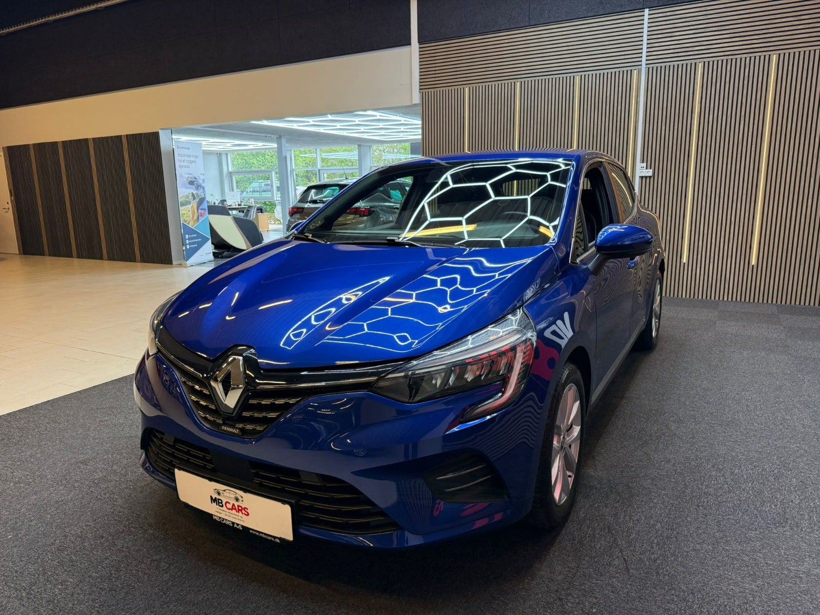 Blå Renault Clio V fra 2021
