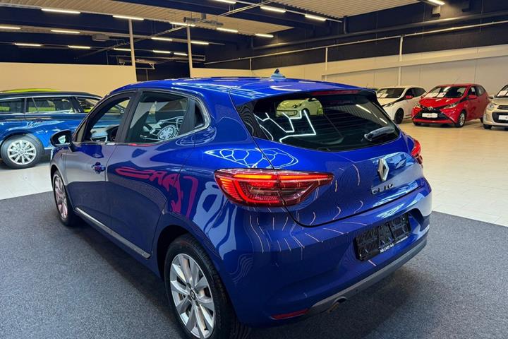 Blå Renault Clio V fra 2021
