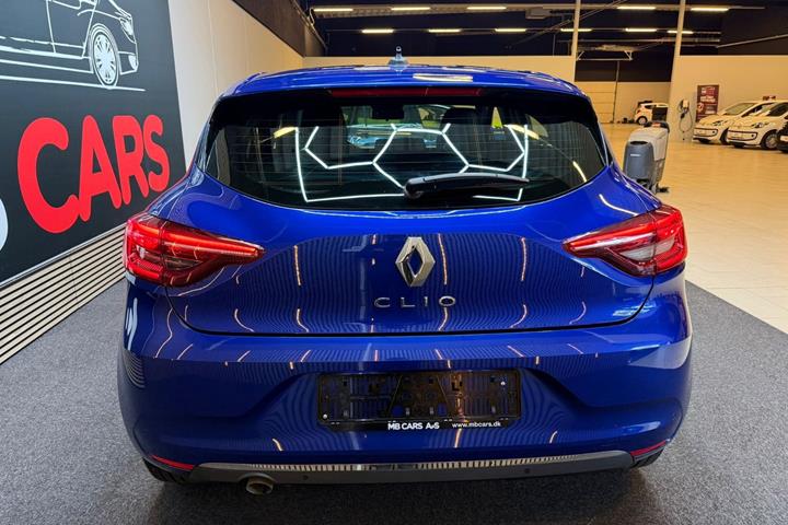 Blå Renault Clio V fra 2021