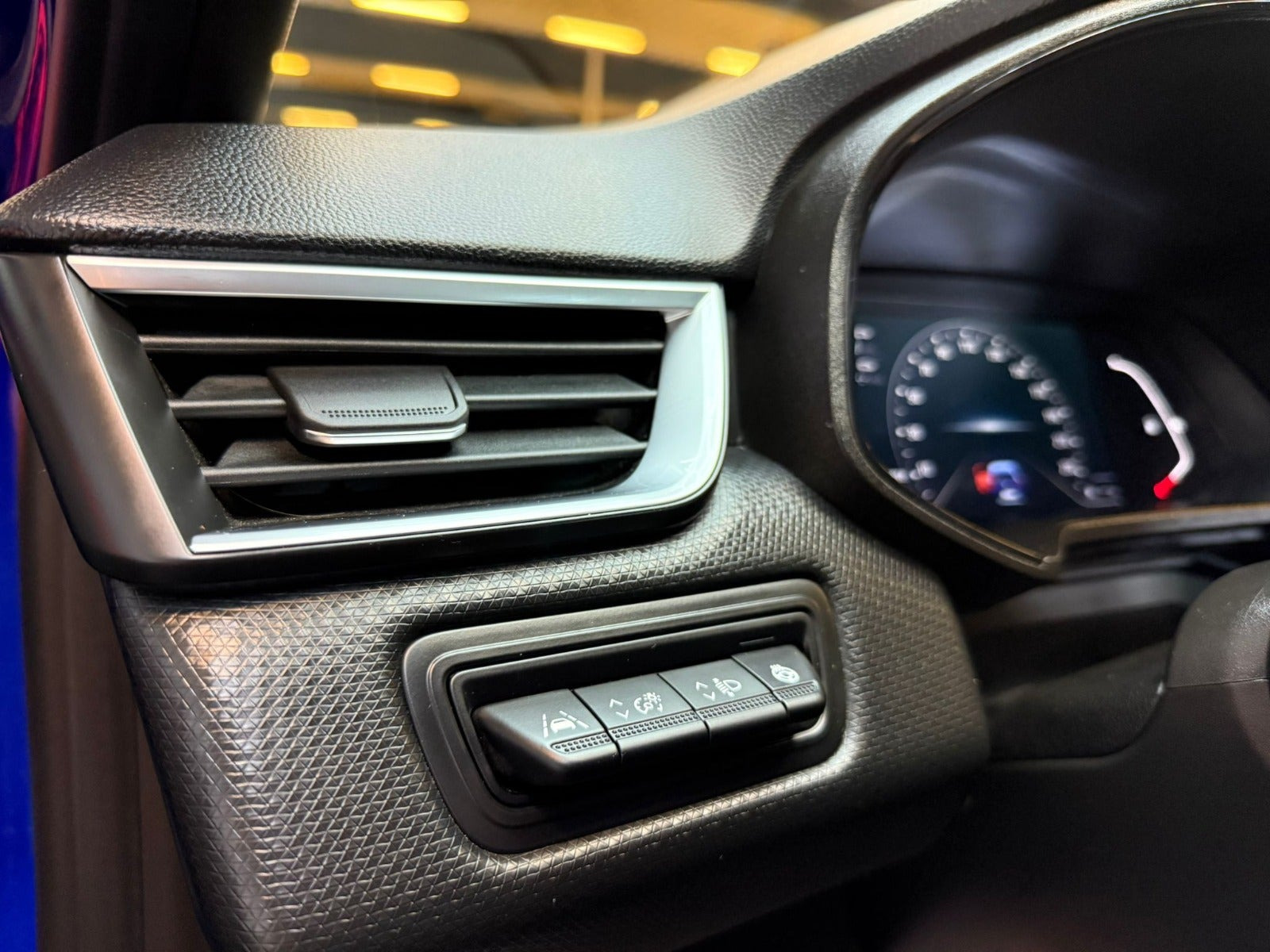 Blå Renault Clio V fra 2021