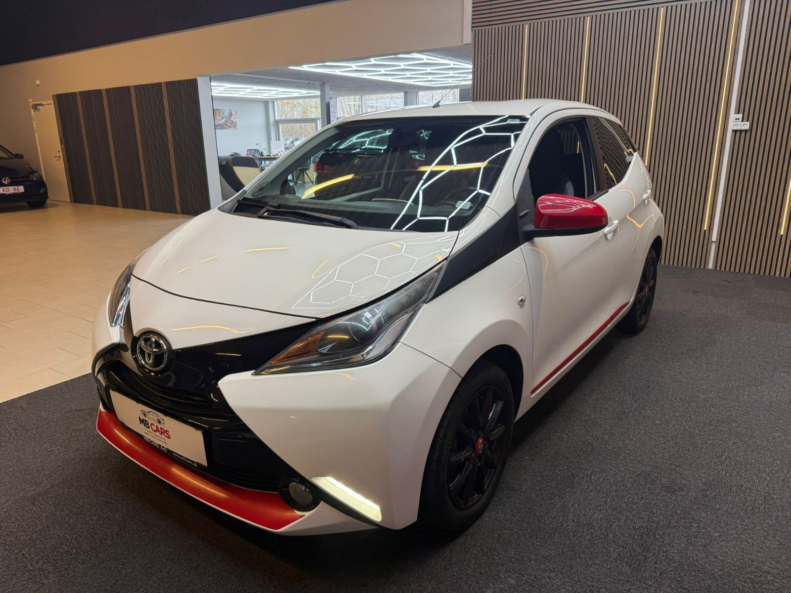 Hvid Toyota Aygo fra 2015