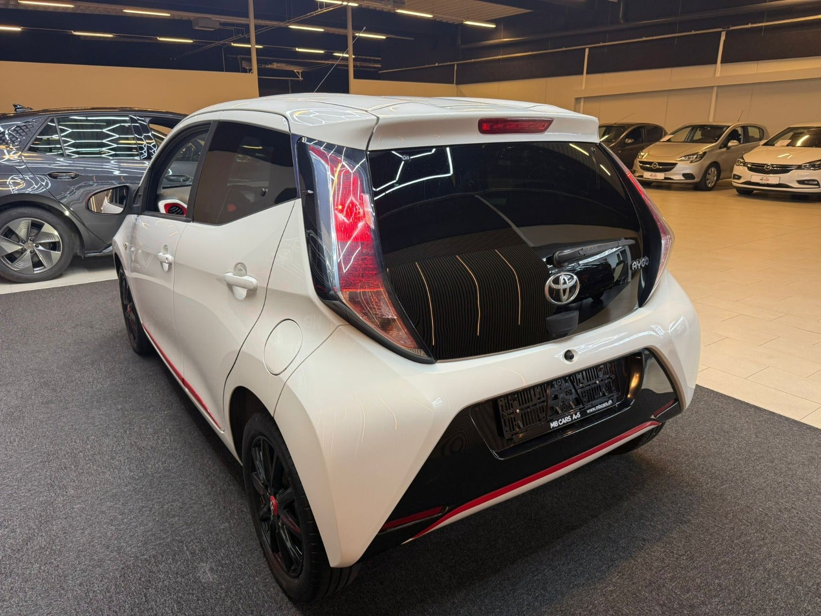 Hvid Toyota Aygo fra 2015