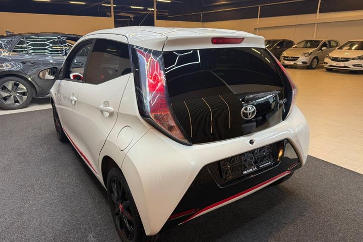 Hvid Toyota Aygo fra 2015