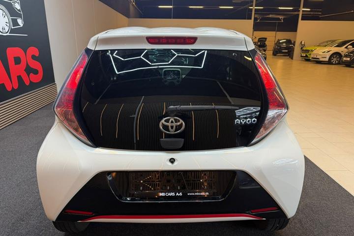 Hvid Toyota Aygo fra 2015