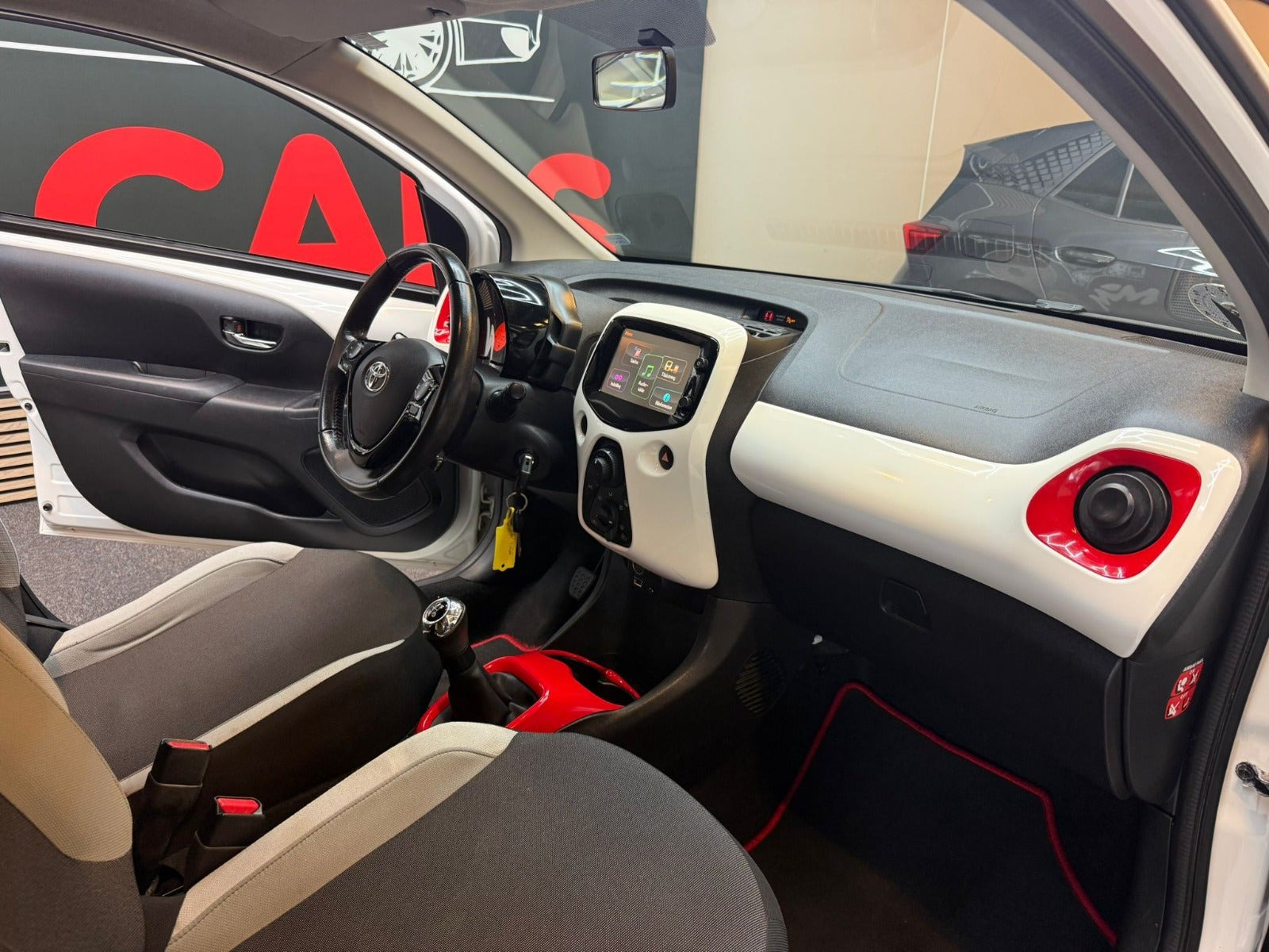 Hvid Toyota Aygo fra 2015