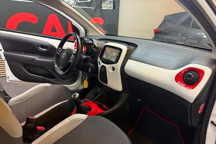 Hvid Toyota Aygo fra 2015