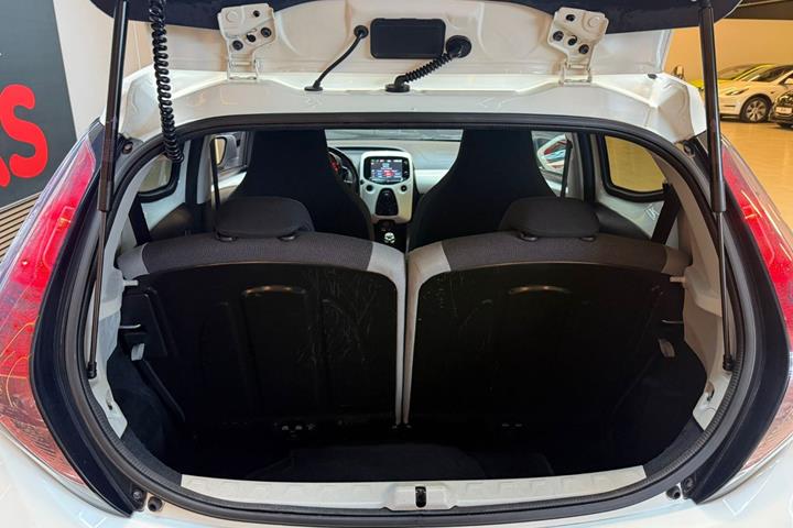 Hvid Toyota Aygo fra 2015
