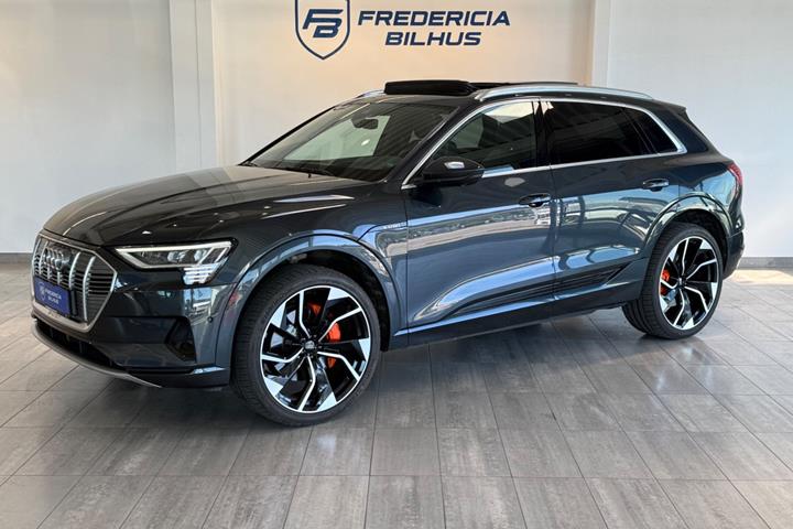 Sort Audi e-tron fra 2019 set udefra