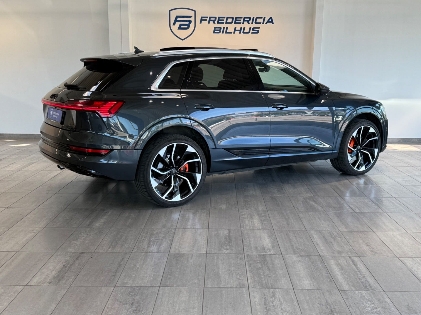 Sort Audi e-tron fra 2019