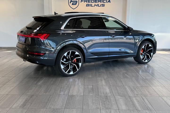 Sort Audi e-tron fra 2019