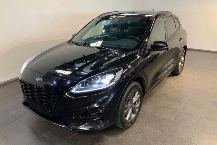 Sort Ford Kuga fra 2021 set udefra