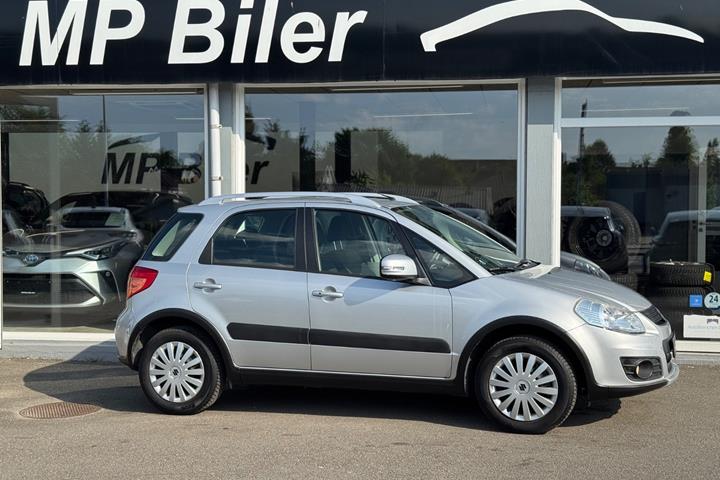 Sølv Suzuki SX4 fra 2014