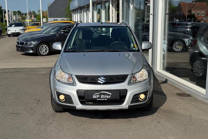 Sølv Suzuki SX4 fra 2014