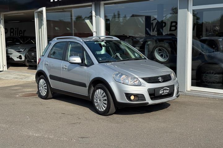 Sølv Suzuki SX4 fra 2014