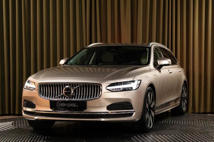 Orange Volvo V90 fra 2023
