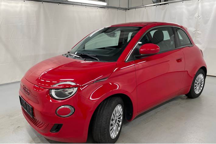 Rød Fiat 500e fra 2024