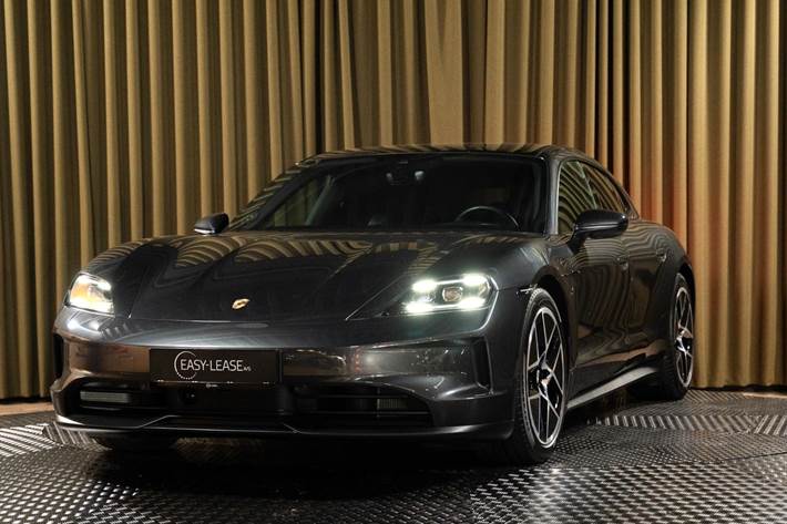 Grå Porsche Taycan fra 2024