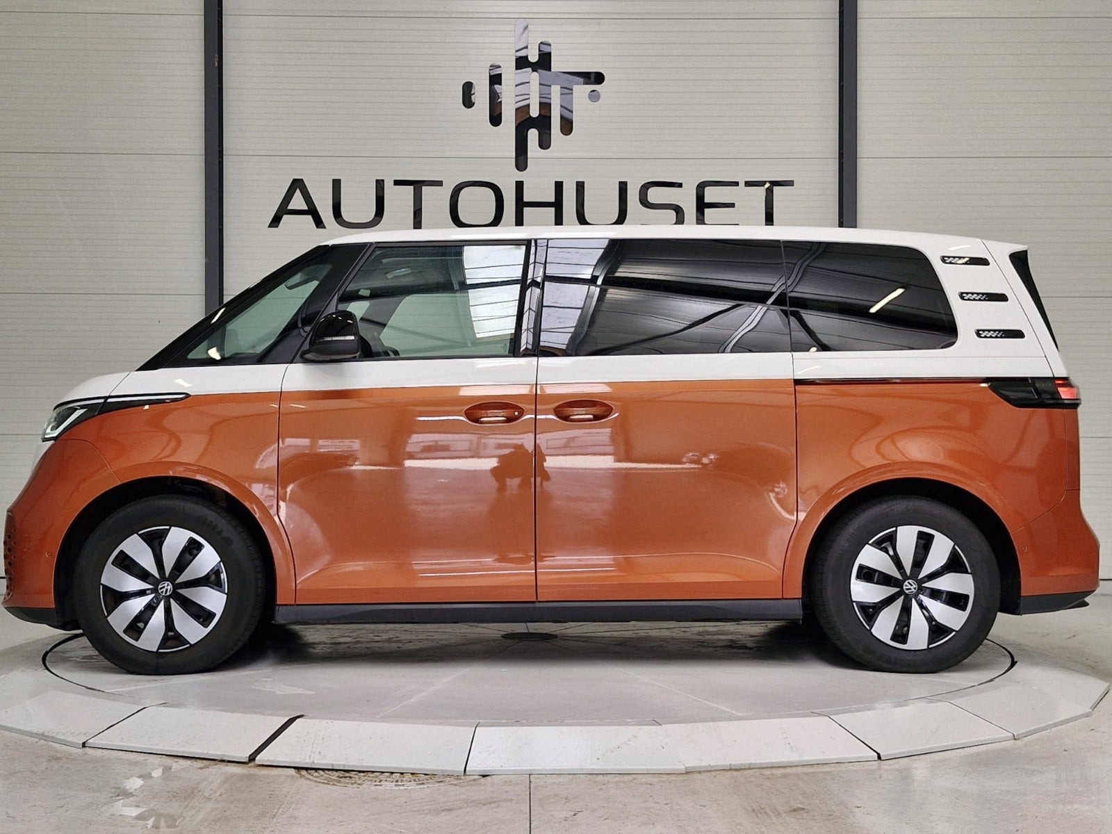 Orange VW ID.Buzz fra 2025