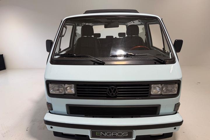 Blå VW Transporter fra 1986
