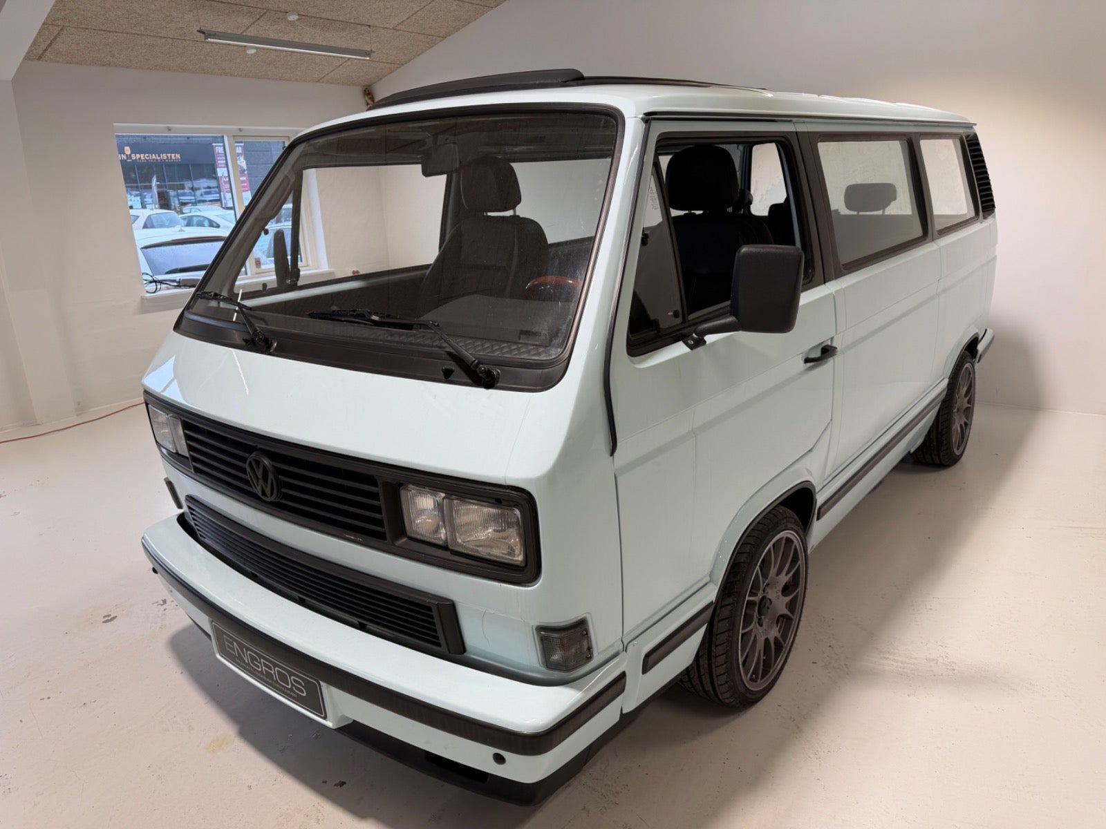 Blå VW Transporter fra 1986