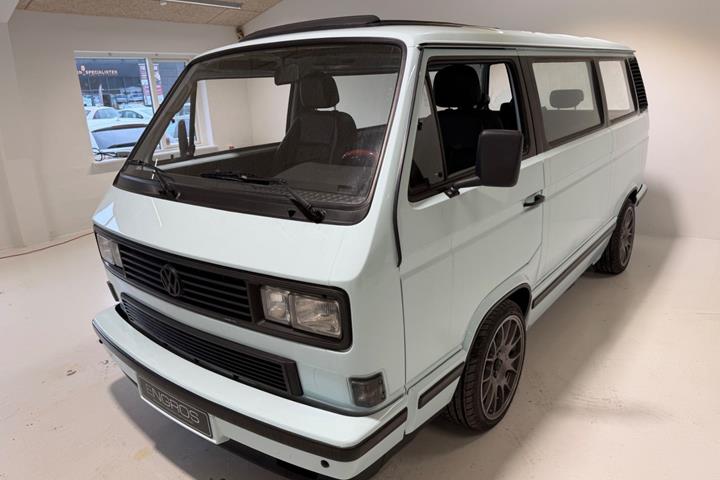 Blå VW Transporter fra 1986