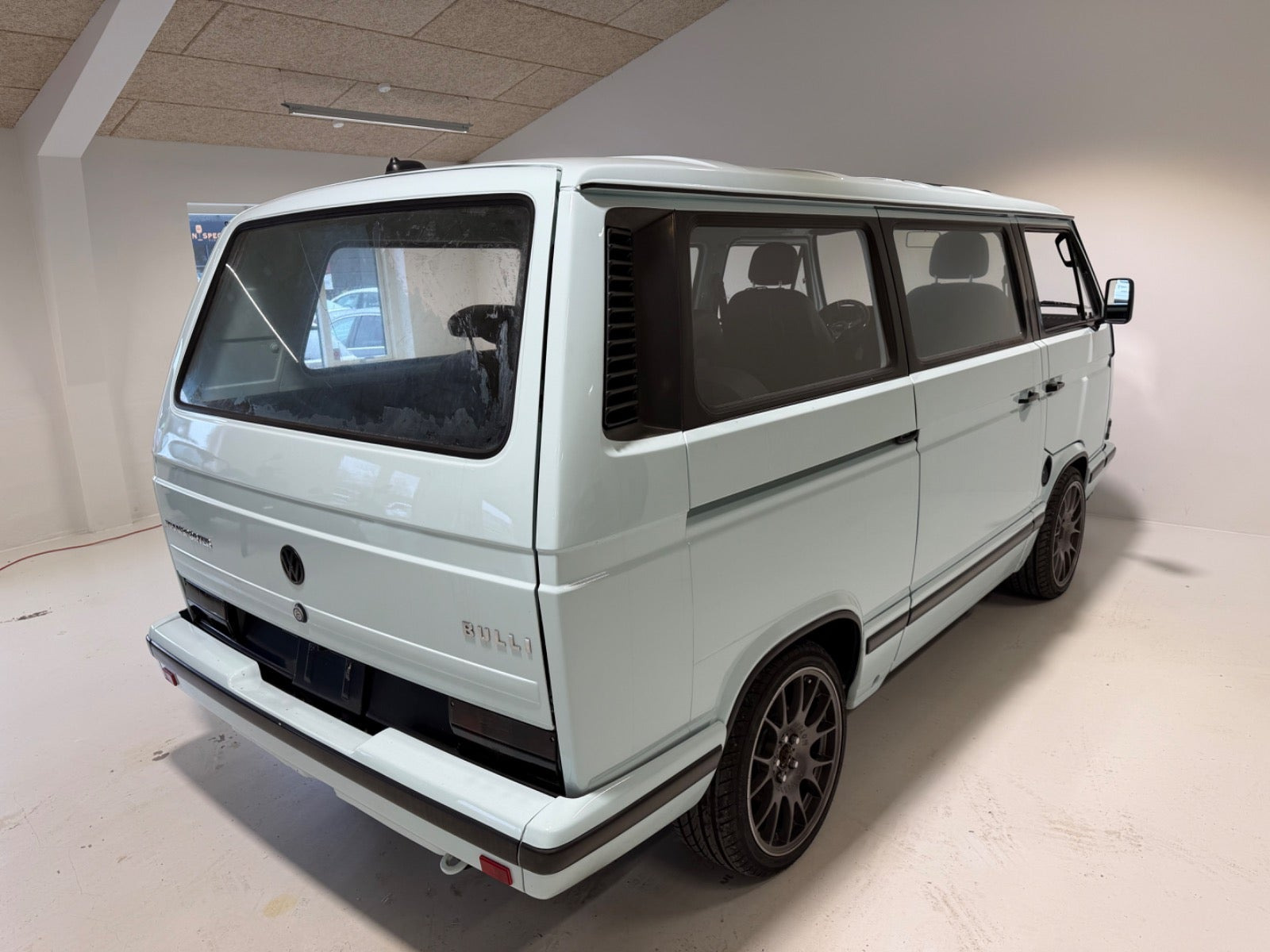 Blå VW Transporter fra 1986