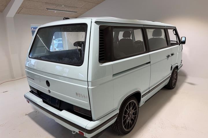 Blå VW Transporter fra 1986
