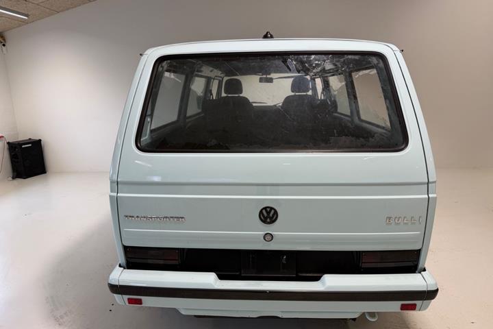 Blå VW Transporter fra 1986
