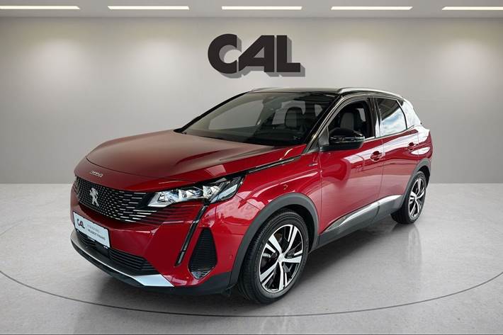 Rød Peugeot 3008 fra 2021 set udefra
