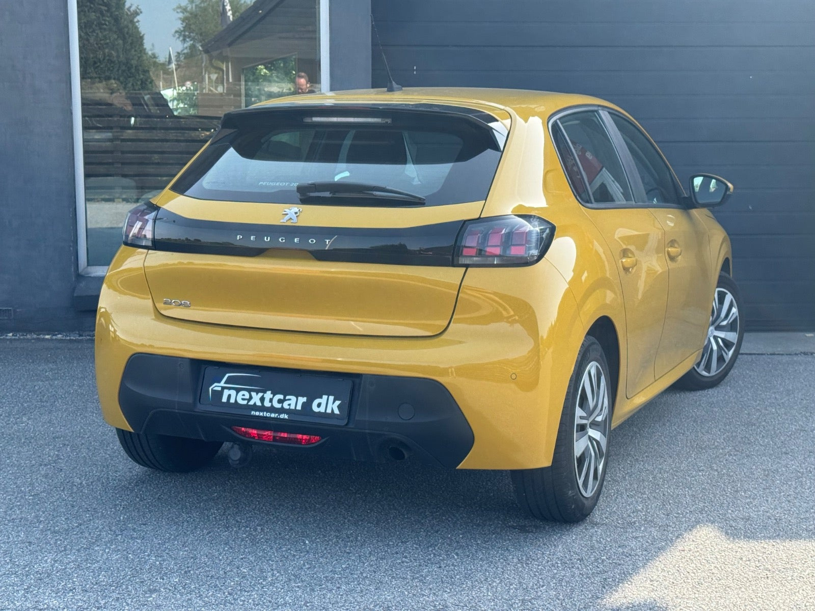 Gul Peugeot 208 fra 2020