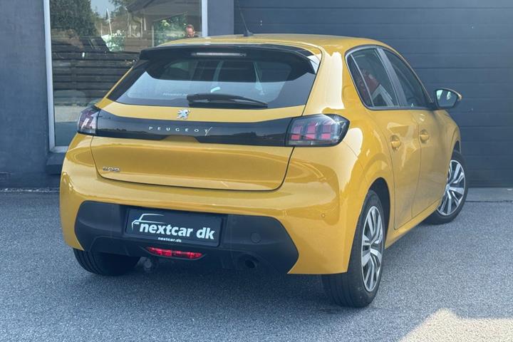 Gul Peugeot 208 fra 2020