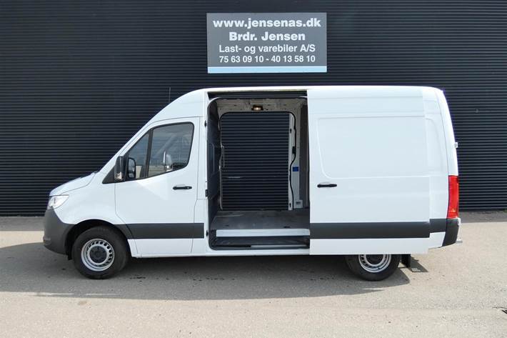 Hvid Mercedes Sprinter 317 fra 2024