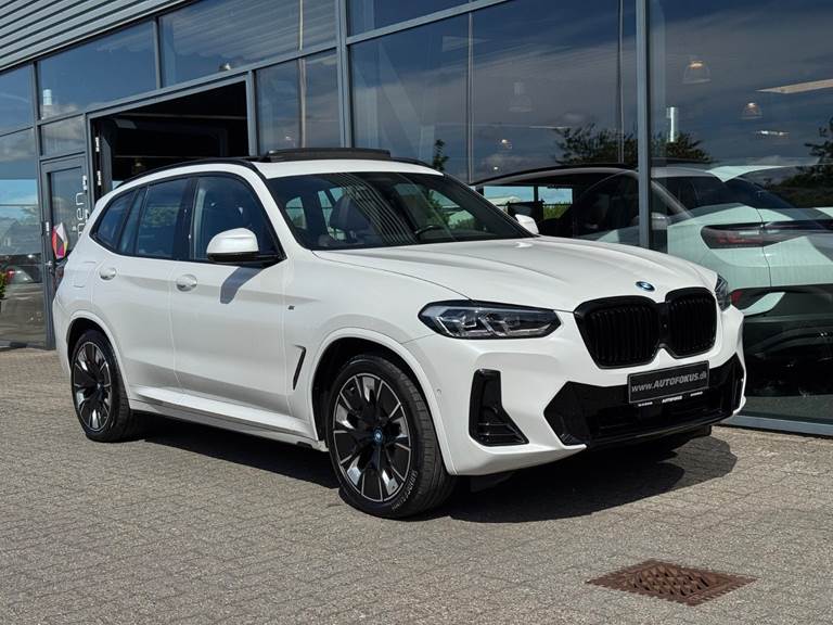 BMW iX3 Charged Plus M-Sport