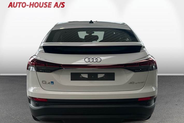 Hvid Audi Q4 e-tron fra 2023