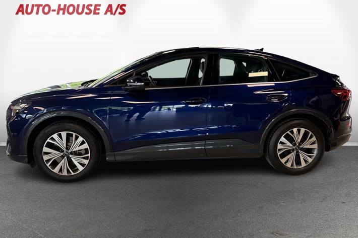 Blå Audi Q4 e-tron fra 2024