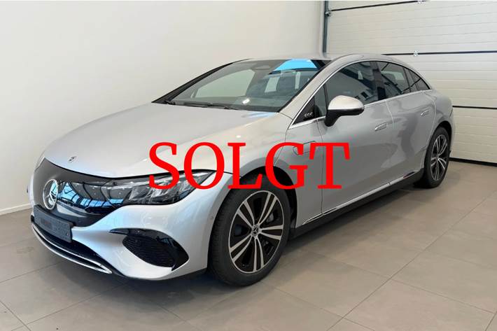 Sølv Mercedes EQE300 fra 2026 set udefra
