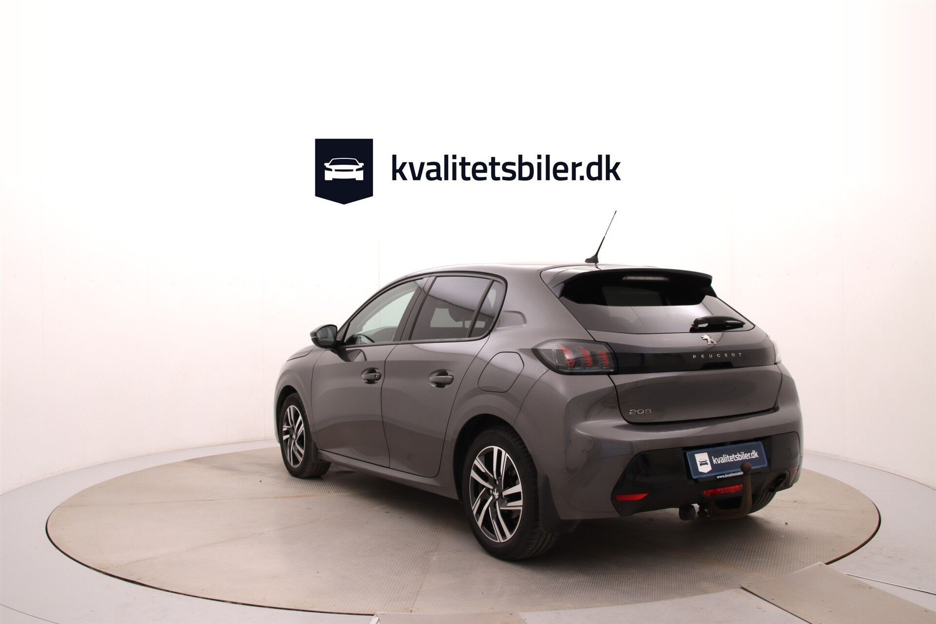 Grå Peugeot 208 fra 2021