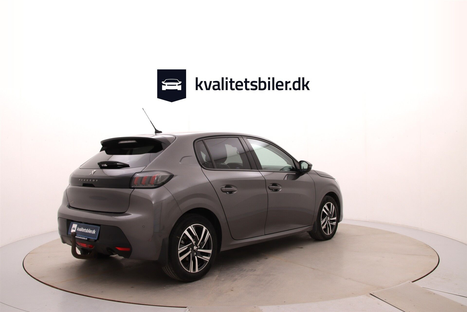 Grå Peugeot 208 fra 2021
