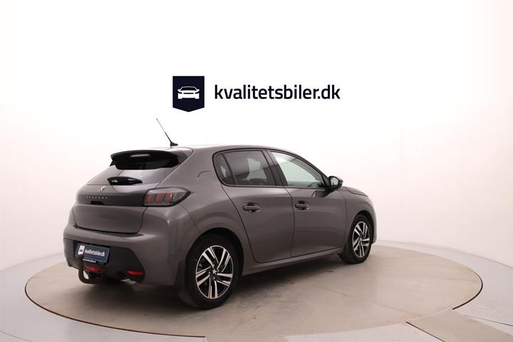 Grå Peugeot 208 fra 2021