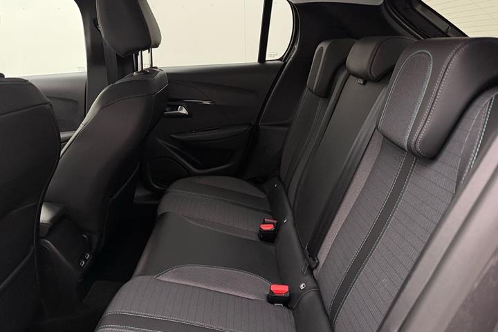 Grå Peugeot 208 fra 2021