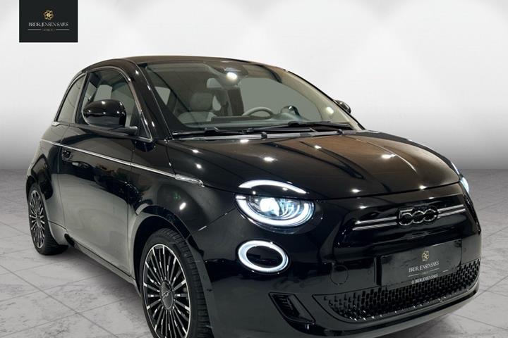 Sort Fiat 500e fra 2023 set udefra