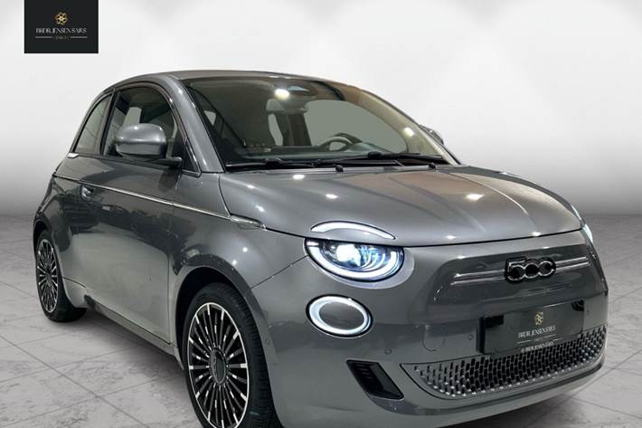 Grå Fiat 500e fra 2023