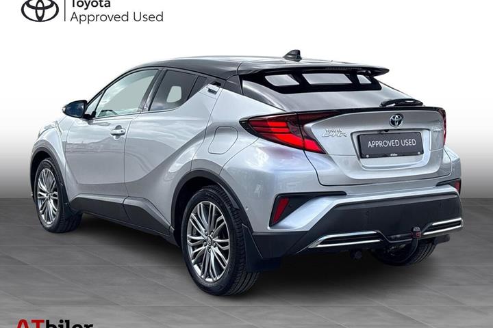 Sølv Toyota C-HR fra 2023