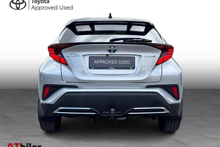 Sølv Toyota C-HR fra 2023