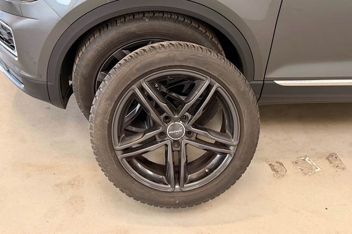Grå VW T-Roc fra 2018