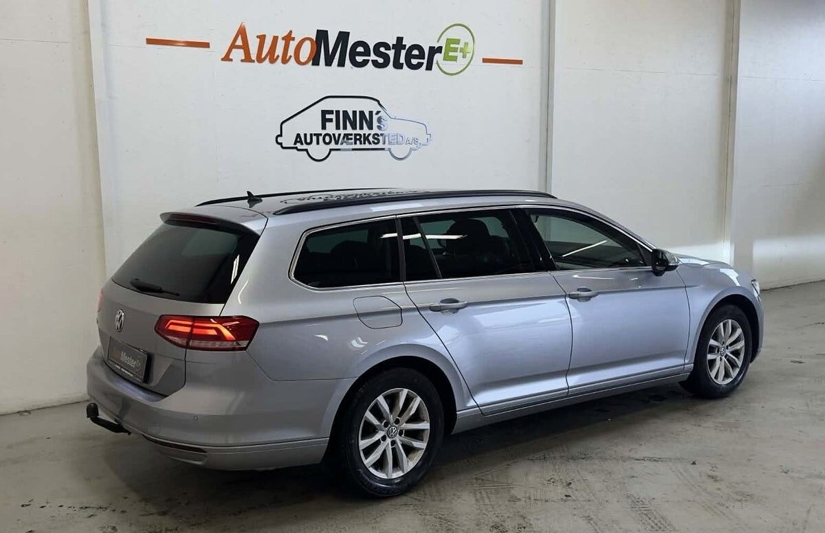 Sølv VW Passat fra 2018