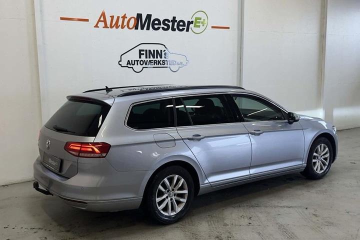 Sølv VW Passat fra 2018