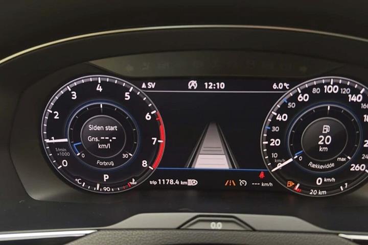 Sølv VW Passat fra 2018